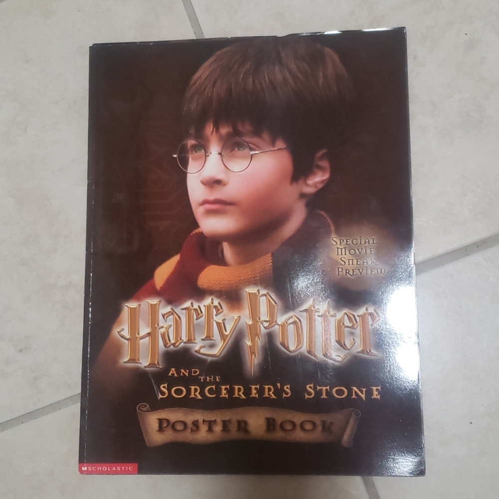 HARRY POTTER AND THE SORCERERS STONE POSTER BOOK